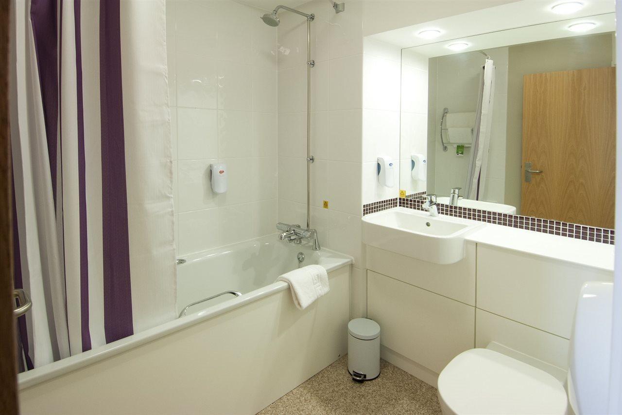 Premier Inn Bicester Exterior foto