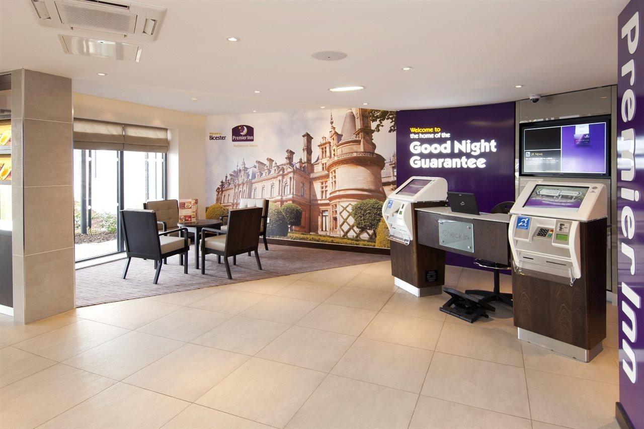 Premier Inn Bicester Exterior foto