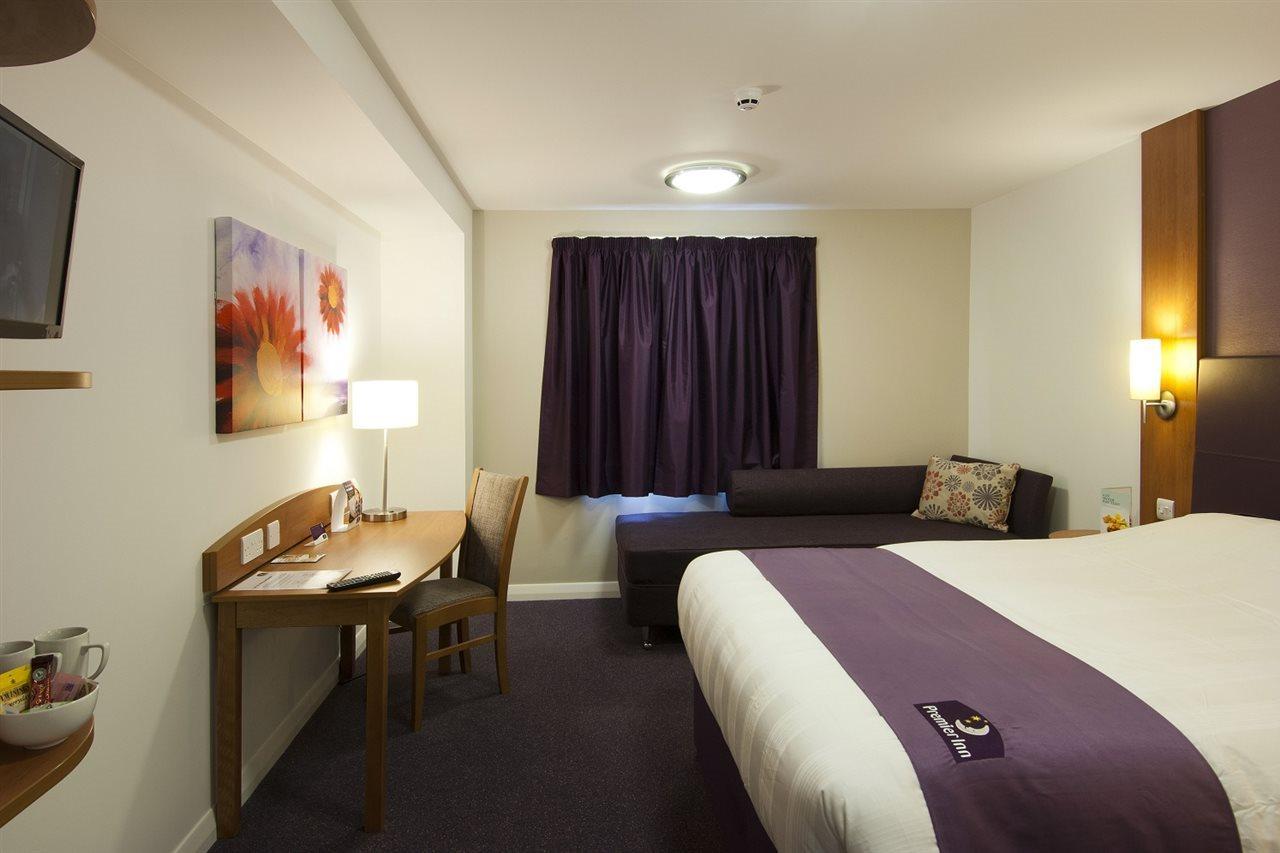 Premier Inn Bicester Exterior foto