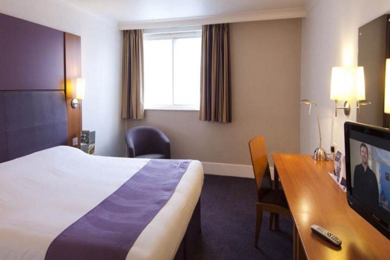Premier Inn Bicester Exterior foto