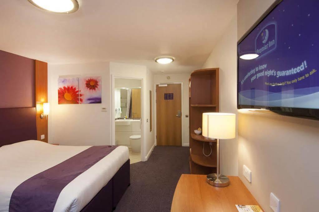 Premier Inn Bicester Exterior foto