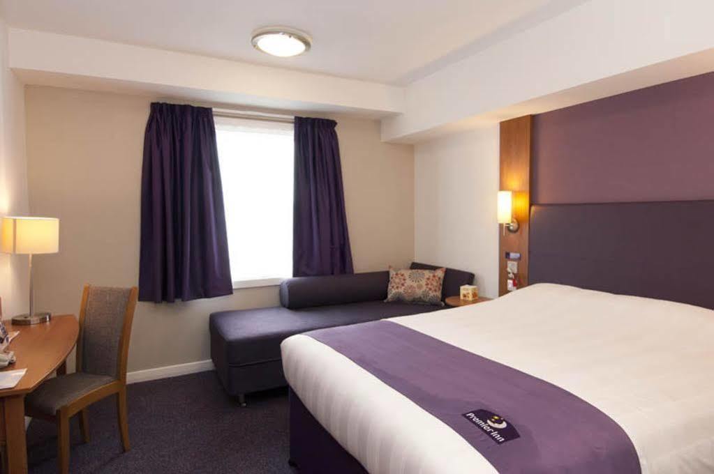 Premier Inn Bicester Exterior foto